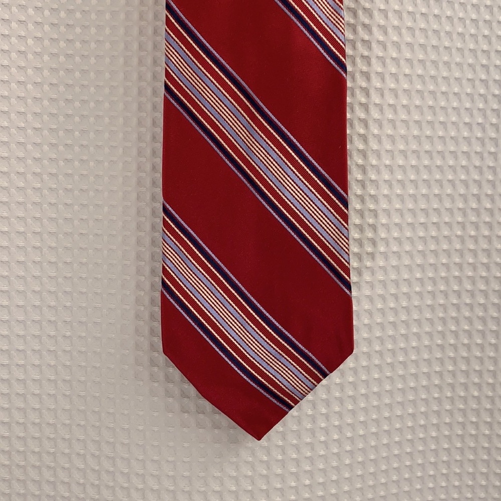 Red stripes tie